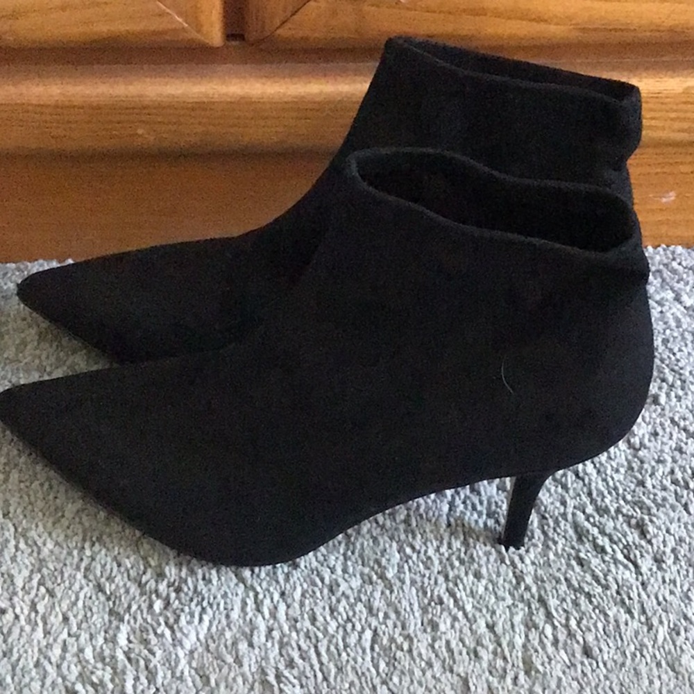 Nine West black suede ankle boots, size 9 NWT